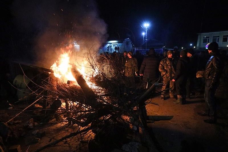 Ukraine protesters clash with police over China virus evacuees