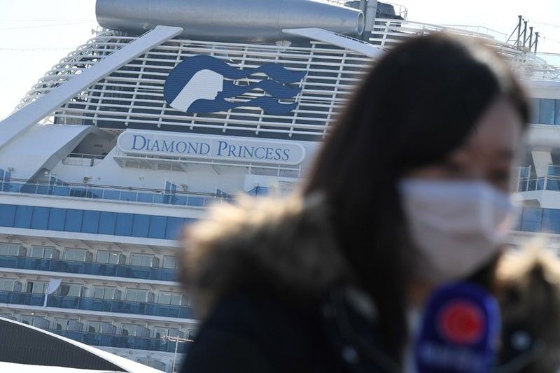 100 passengers in close contact with infected leave Japan ship
