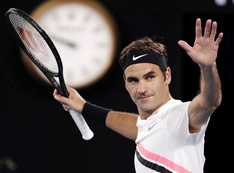 Federer undergoes knee surgery