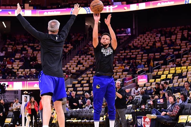 Warriors' Stephen Curry cleared for contact, targets March return