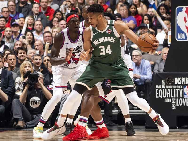 Giannis on target as Bucks down Raptors for 50th win