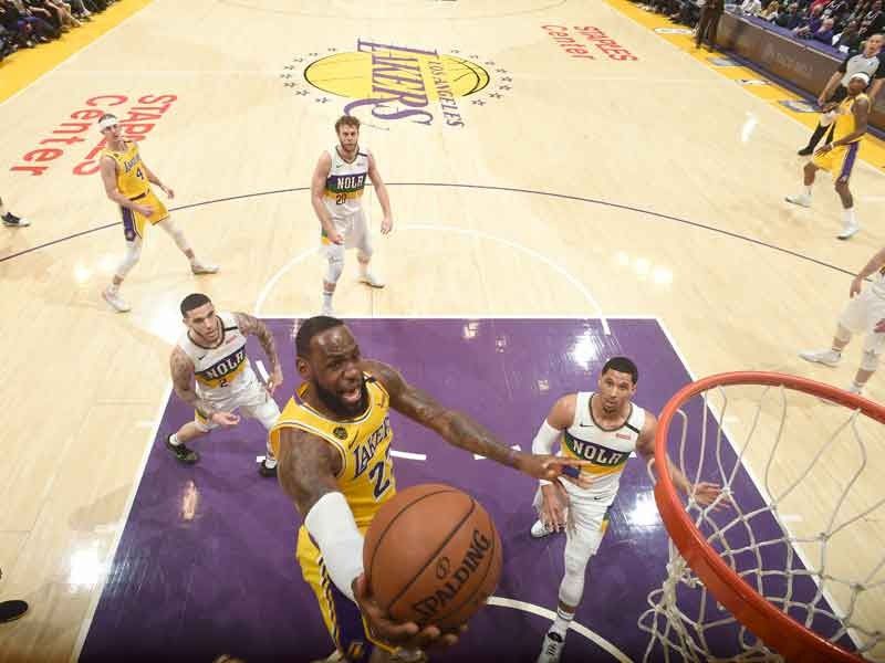 LeBron outguns Zion as Lakers clip Pelicans