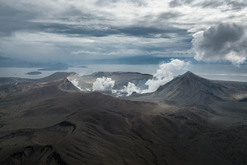 Taal spews moderate steam but Alert Level 2 still in effect