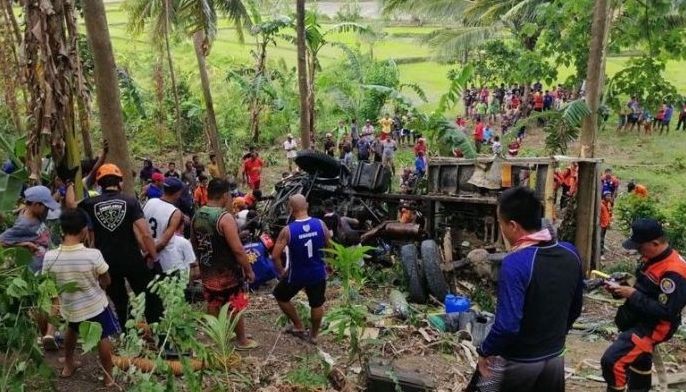 4 cops die as truck falls off cliff
