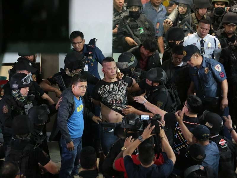 Mall hostage-taker arrested after releasing captives