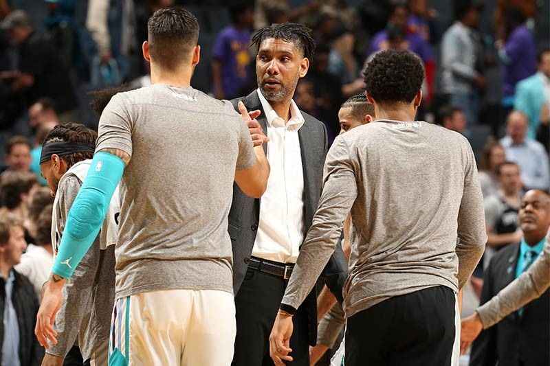 Tim Duncan fills in for Coach Pop, notches win with Spurs