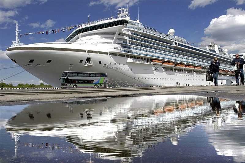 California virus crisis as cruise ship held, funding deal struck