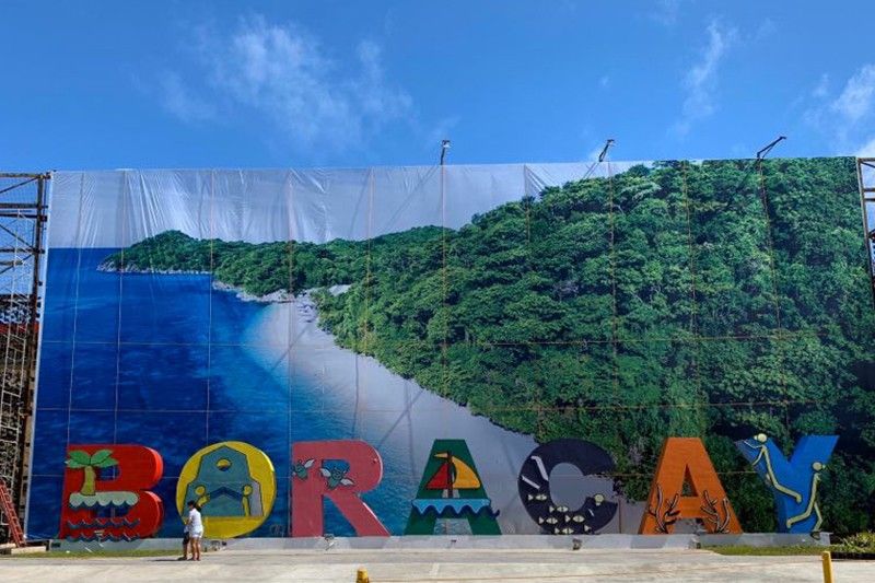 Malay LGU mulls raps vs BFP personnel for Boracay quarantine breach