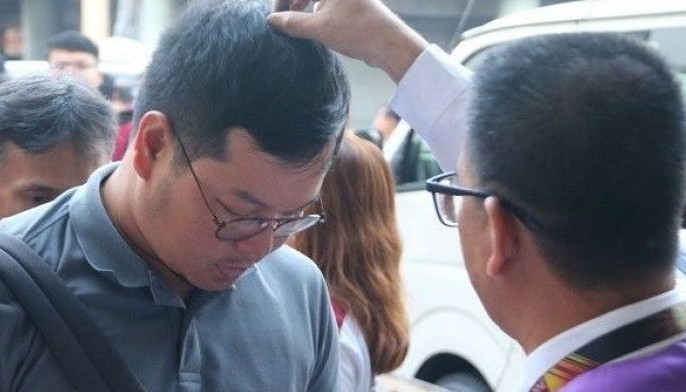 Mga pari pinagsusuot ng face mask sa komunyon