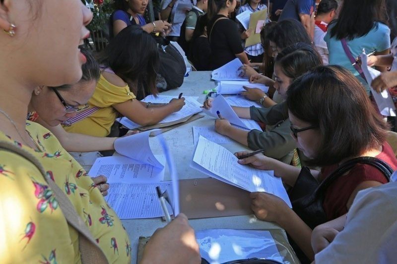 Gov't offers one-time P5,000 assistance to displaced private workers