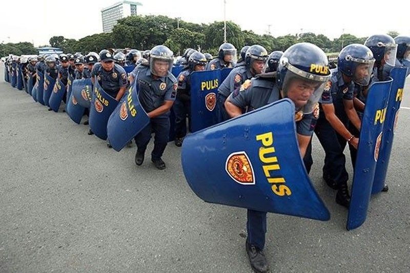 'Lockdown' hindi pa ipinag-uutos vs COVID-19, sabi ng PNP, DILG