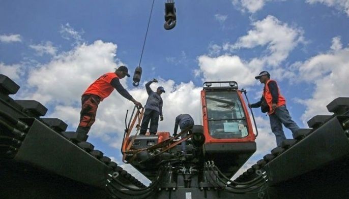 DPWH conducts weekend  road repairs