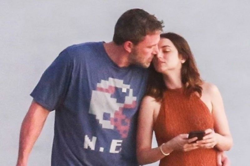 Ben Affleck in love na in love sa isang Spanish actress, walang paki sa COVID-19