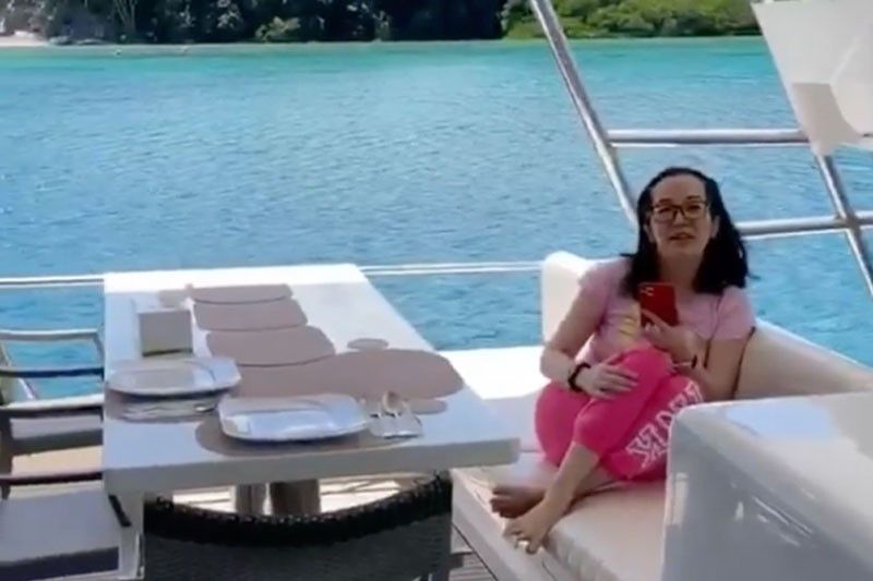 Friends for real...Kris pinasundo ni Willie ng helicopter  a bora, kinupkop sa beach resort