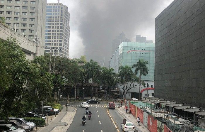 Fire hits construction site on Ayala-EDSA in Makati