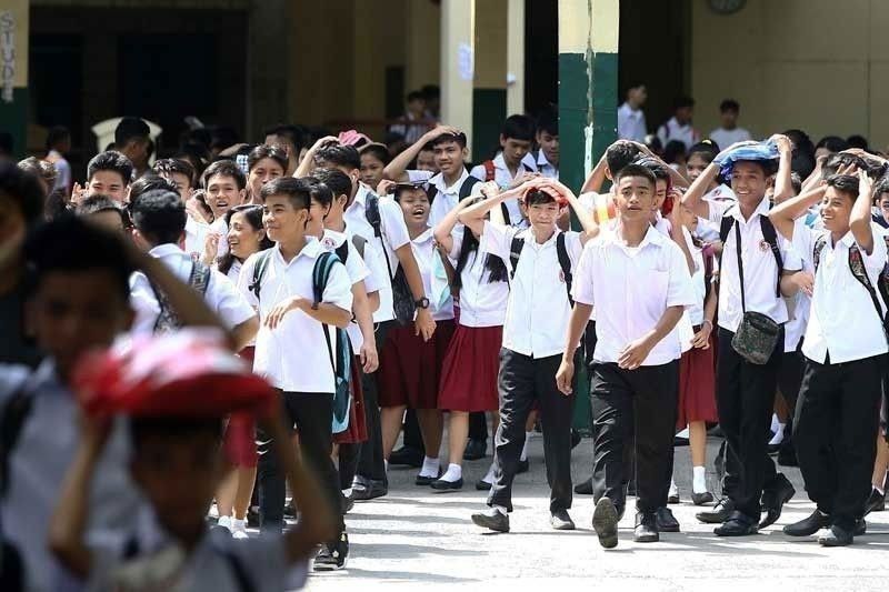 Fouth quarter exams kanselado para sa ilang Metro Manila students