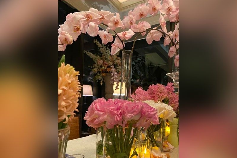 Mga bulaklak sana sa kasal nina Richard at Sarah, pinadala sa mga hospital!