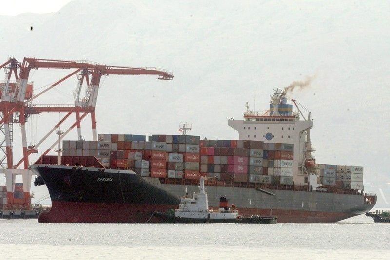 2 cargo vessels biglang dumaong sa norte, sinisiyasat sa coronavirus
