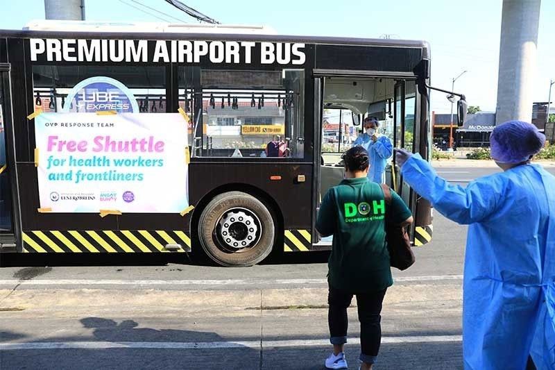 10 bus ikinalat ng DOTr para sa health workers