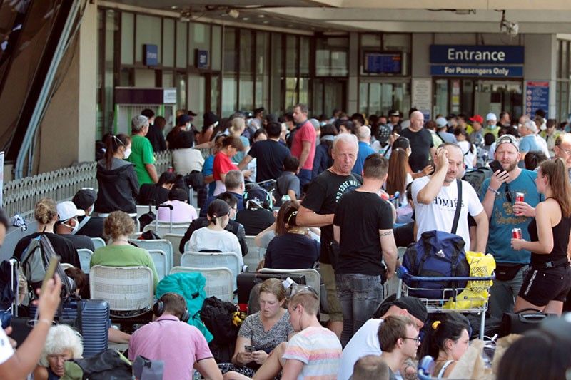 Departing foreigners flock to NAIA