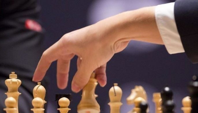 Chess hums via online
