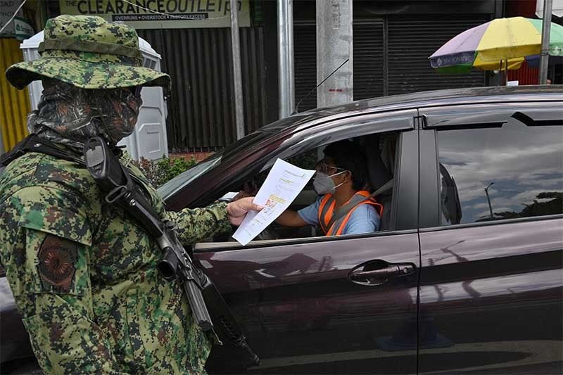 P500 hazard pay for gov't personnel 'physically' at work during Luzon quarantine