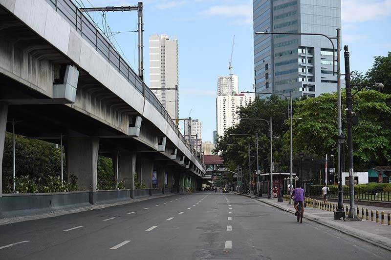 With roads clear, Metro Manila breathes in cleaner air during lockdown