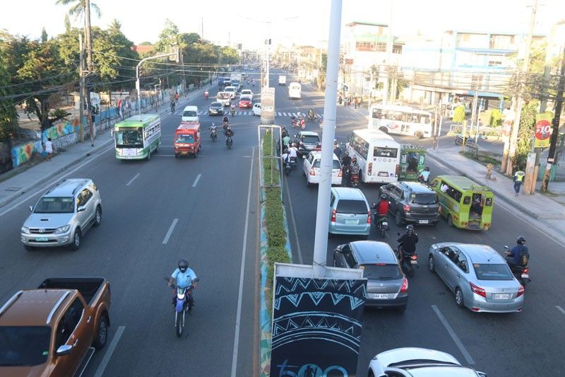 Backrider sa motor nga pamilya ipabalik