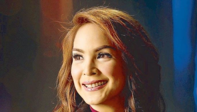 Sing along with Jamie Rivera