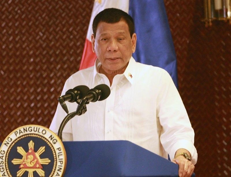 Duterte sa health workers: Swerte kayo, karangalang mamatay para sa bansa