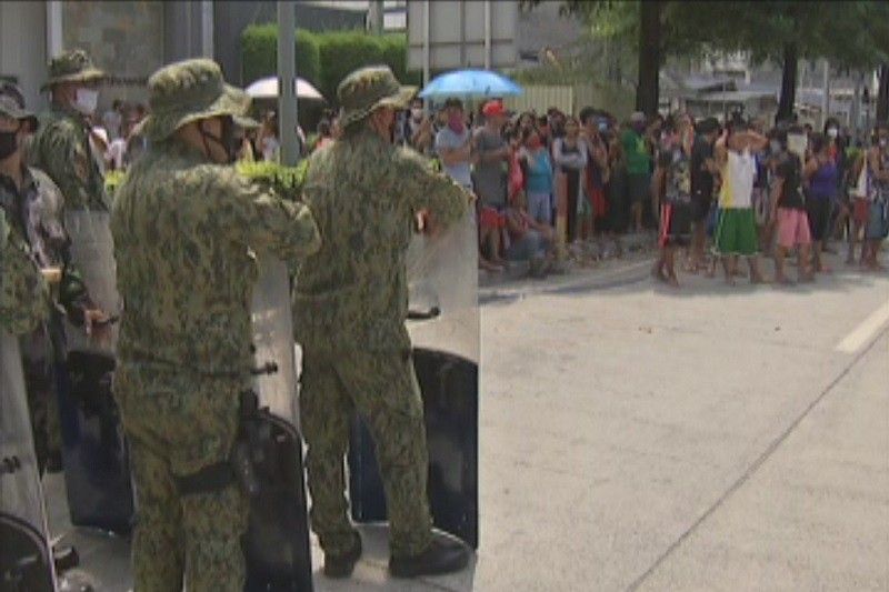 QC residents na humiling ng ayudang pagkain dahil lockdown, dinisperse; 20 arestado