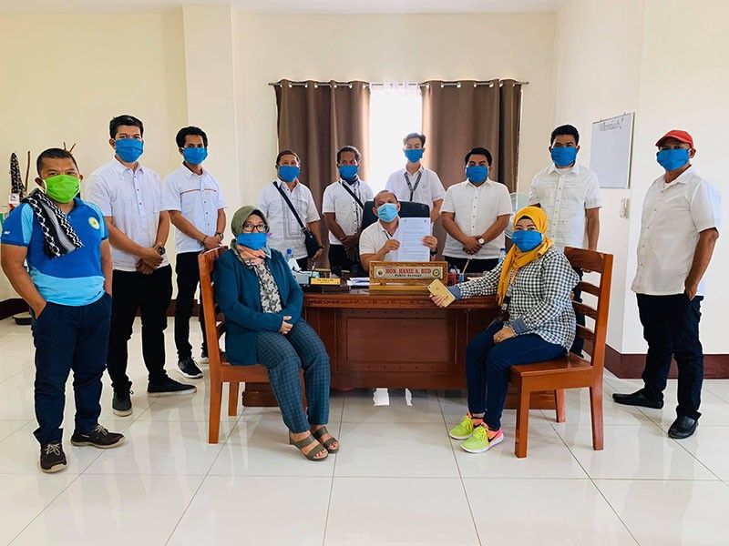 Local execs in Basilan municipality donate April salaries for COVID-19 efforts