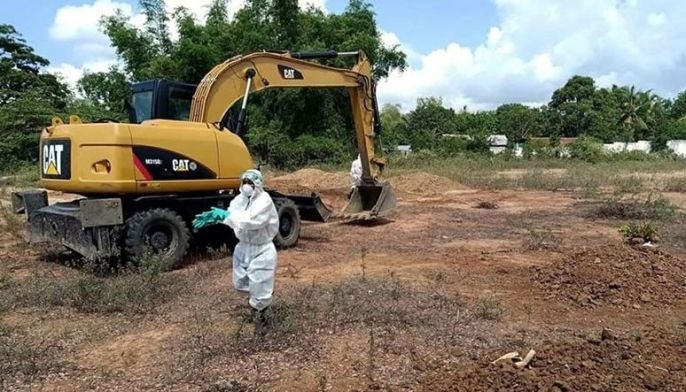 Backhoe used to dig graves for COVID fatalities in Zamboanga