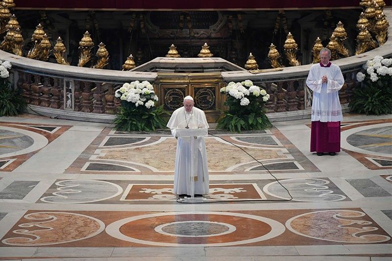 Pope marks 'Easter of solitude' in virus lockdown
