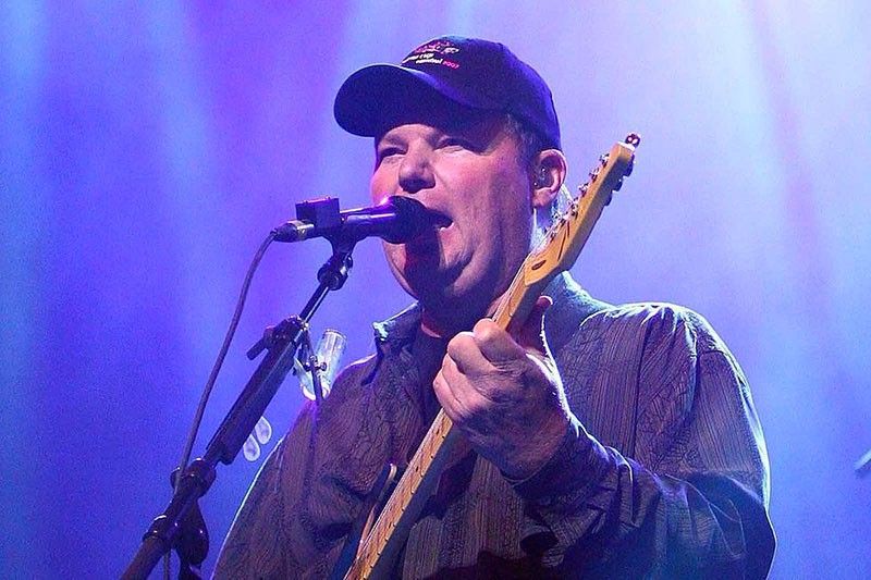 Christopher Cross paralisado kahit gumaling sa COVID