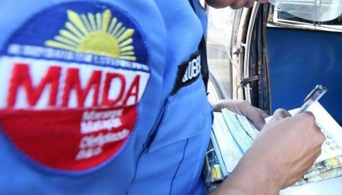 2 MMDA traffic enforcer huli sa kotong