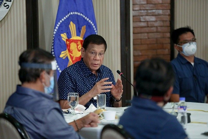 Short sa cash? P10-M pabuya ni Duterte sa makaiimbento ng COVID-19 vaccine