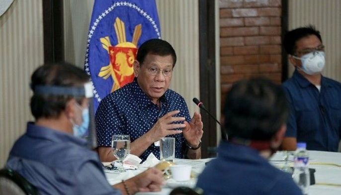 Short sa cash? P10-M pabuya ni Duterte sa makaiimbento ng COVID-19 vaccine