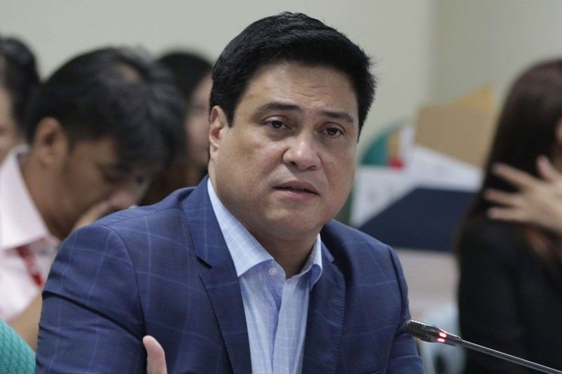 Zubiri, arnis chief, donates plasma | Philstar.com