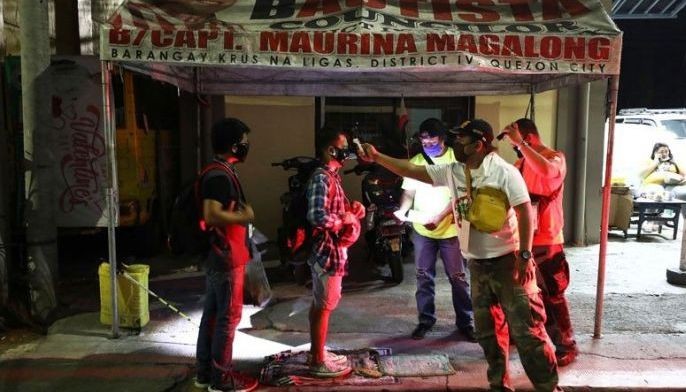 Watchmen beat up vendor for violating ECQ