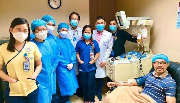 COVID-19 survivor Christopher de Leon donates plasma