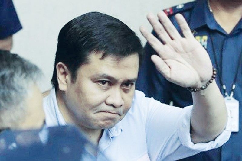 Pamimigay ng bangus ni Jinggoy, nahaluan ng pulitika?!