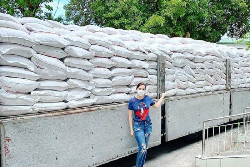 Ara Mina nag-donate ng isang trak na bigas sa mga apektado ng lockdown