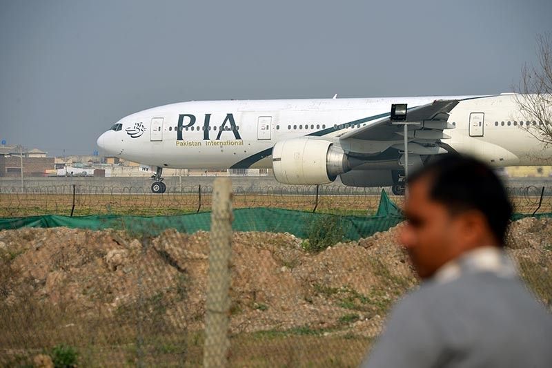 Pakistan passenger plane crashes in residential area