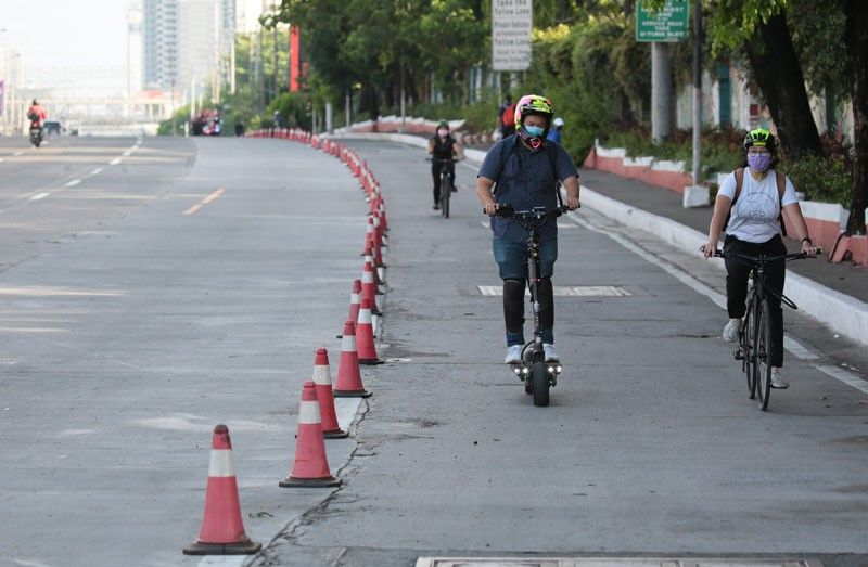 MMDA holds dry run for bicycle lane on EDSA