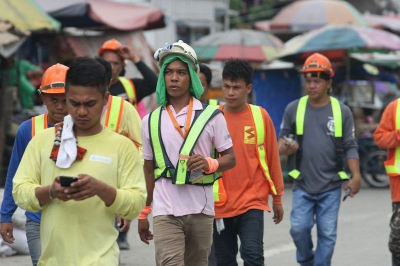 Number of displaced Pinoy workers hits 2.7 million