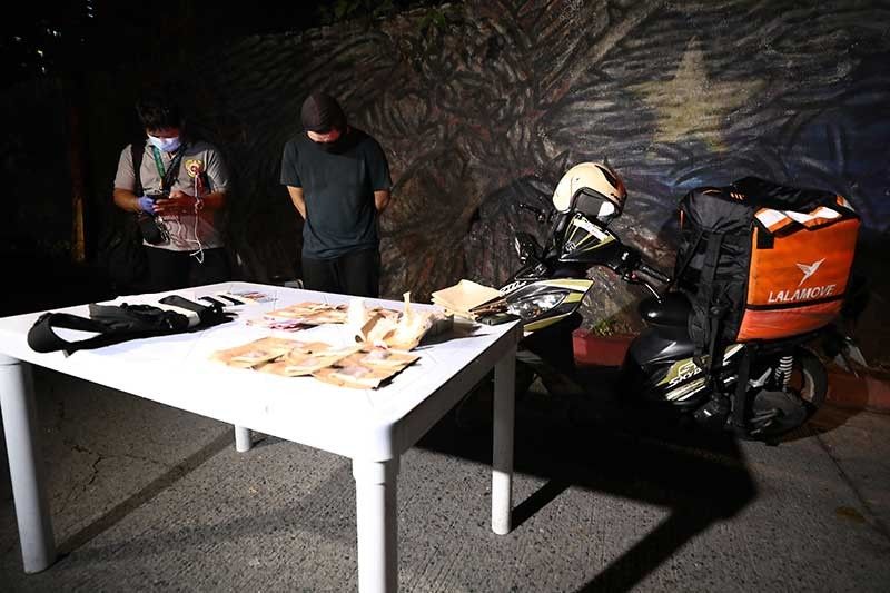 Rider na magdedeliber ng droga sa Chinese timbog sa Makati