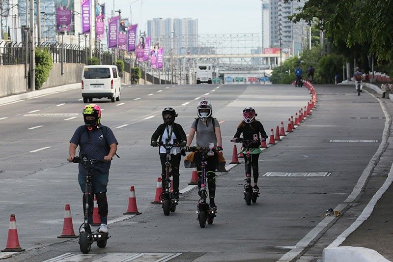 Gov't buildings, malls urged to establish free, safe parking spaces