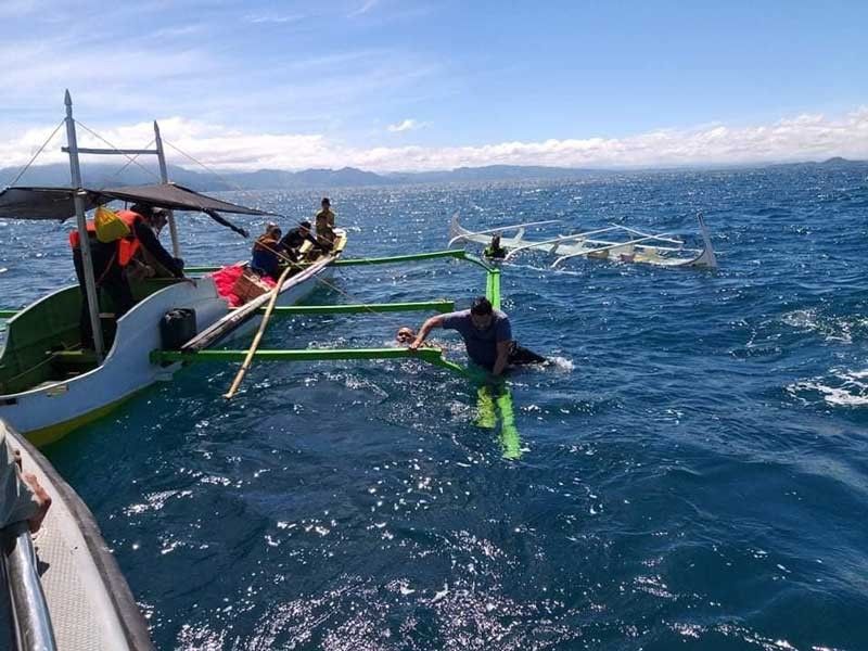 Police rescue relief boat damaged by waves off Maguindanao town