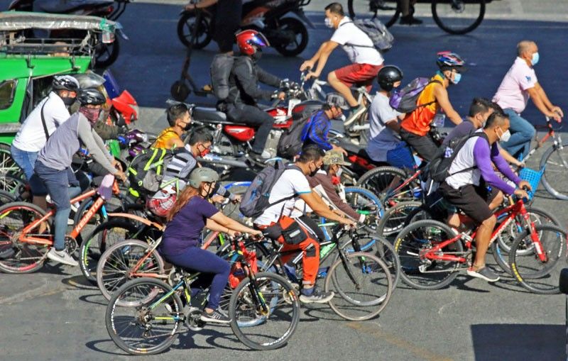 MMDA: Employees return to work on bikes